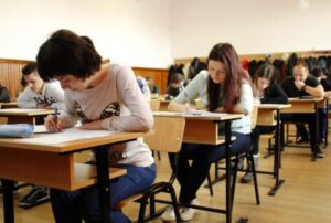 Read more about the article BACALAUREAT 2020: UN CANDIDAT DIN DÂMBOVIȚA A FOST ELIMINAT ÎN URMA UNEI TENTATIVE DE FRAUDARE!