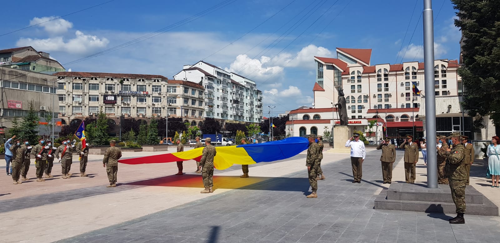 You are currently viewing ZIUA DRAPELULUI NAȚIONAL SĂRBĂTORITĂ LA TÂRGOVIȘTE!
