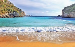 Read more about the article Românii care pleacă în vacanţă în Grecia sau Bulgaria ar putea scăpa de cele 14 zile de izolare la întoarcerea în țară