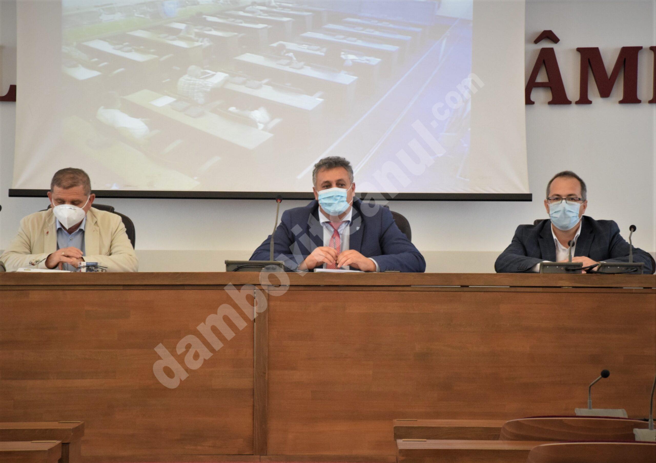 You are currently viewing Alexandru Oprea a semnat astăzi contractul pentru execuția lucrărilor din lotul III  al celui mai mare proiect de infrastructură rutieră din județul Dâmbovița