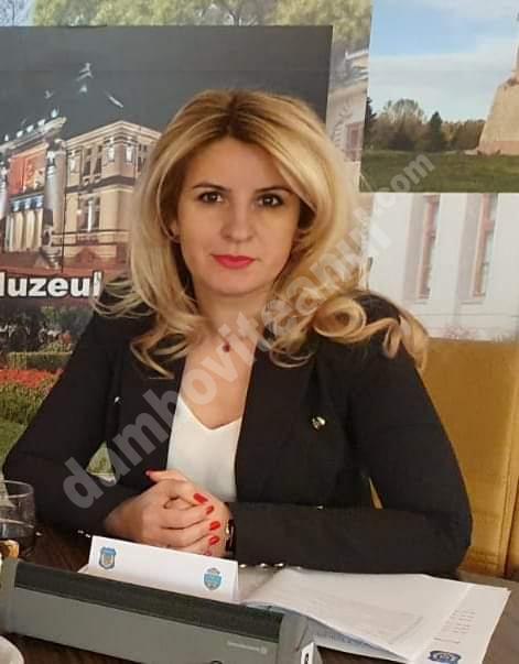 You are currently viewing MONICA ILIE: „GUVERNUL PNL NU ARE NICIODATĂ BANI PENTRU COPII. NU I-AM VĂZUT PE CEI DE LA PNL TÂRGOVIȘTE SUFERIND CĂ NU AM PRIMIT BANI PENTRU COPIII DIN MUNICIPIU”