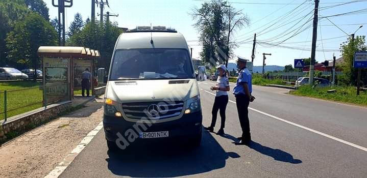 You are currently viewing COVID-19: POLIȚIA LOCALĂ ȘI POLIȚIA RUTIERĂ DIN PUCIOASA VERIFICĂ MIJLOACELE DE TRANSPORT ÎN COMUN!