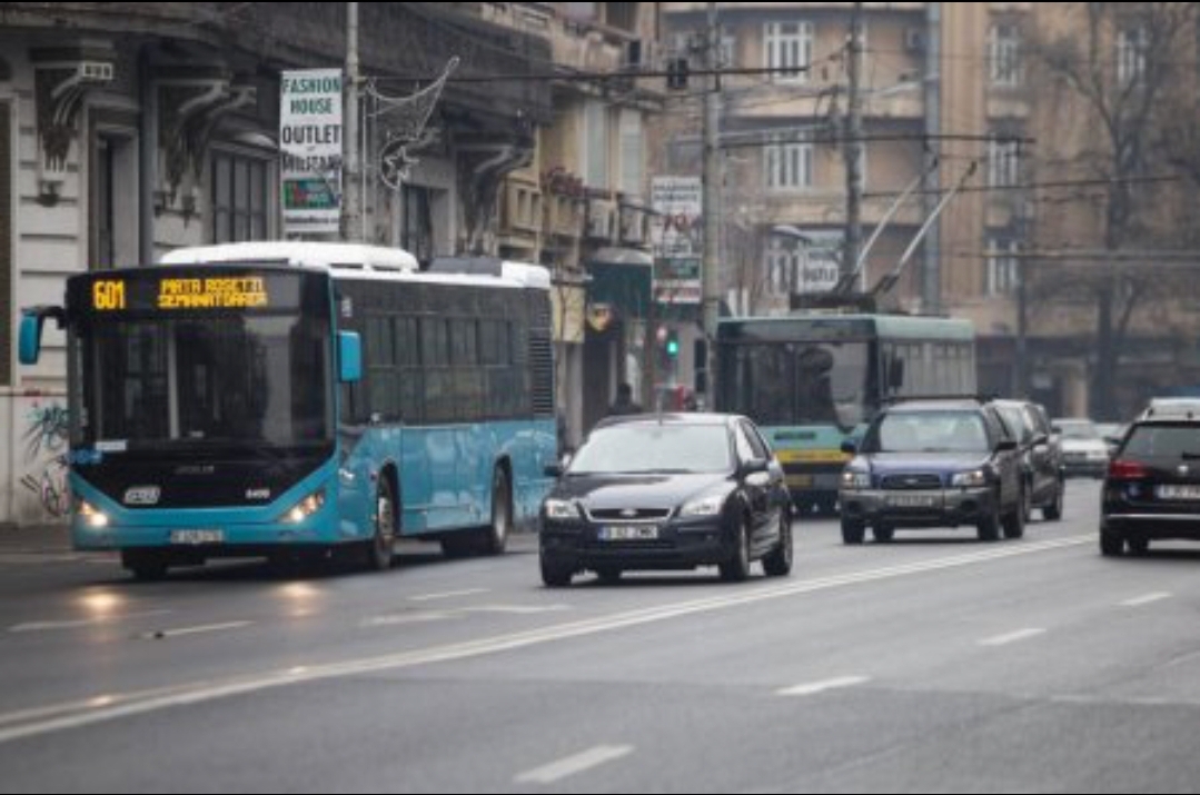 You are currently viewing Autobuzele din București au bandă unică pentru a circula. Timpul de călătorie se reduce cu 30%