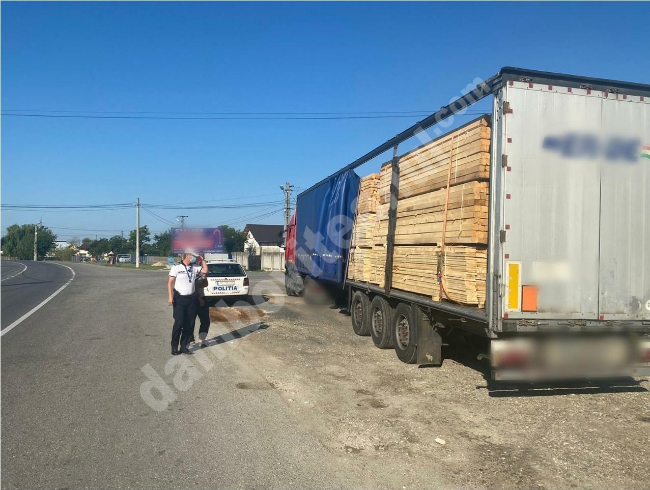 You are currently viewing Operator de transport sancționat contravențional de polițiștii din cadrul Serviciului Rutier Dâmbovița