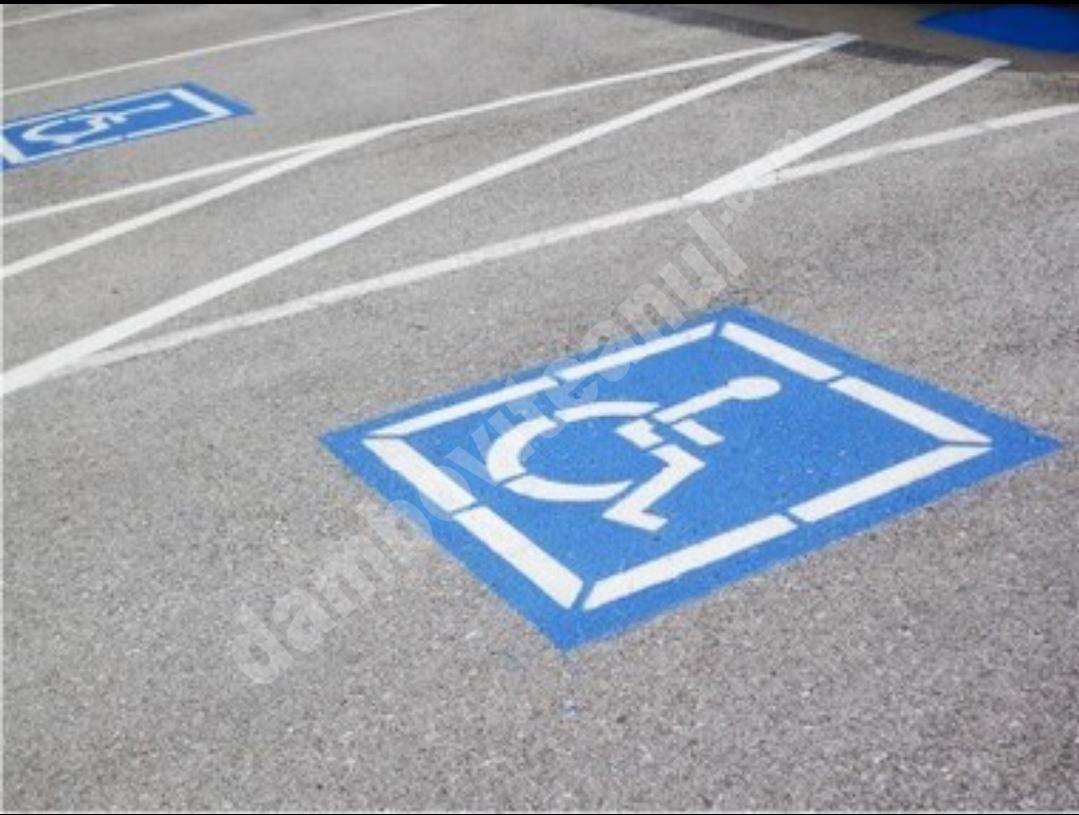 You are currently viewing S-a modificat legea! De mâine, riști amendă de 10.000 de lei dacă parchezi pe loc rezervat persoanelor cu dizabilități