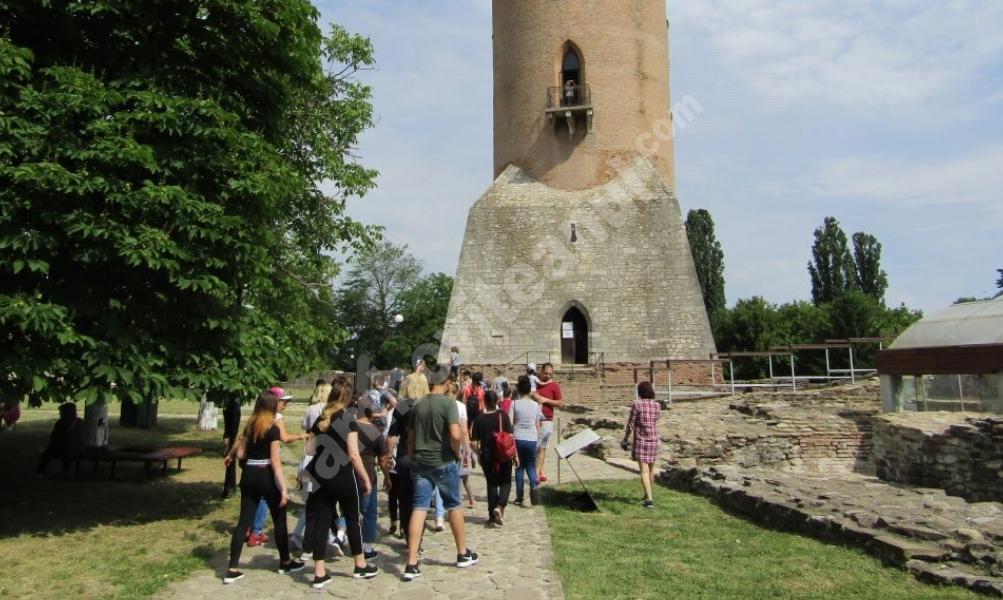You are currently viewing NUMĂRUL TURIȘTILOR  ÎNREGISTRAȚI ÎN JUDEȚUL DÂMBOVIȚA ÎN SCĂDERE ÎN PRIMELE 5 LUNI ALE ANULUI!