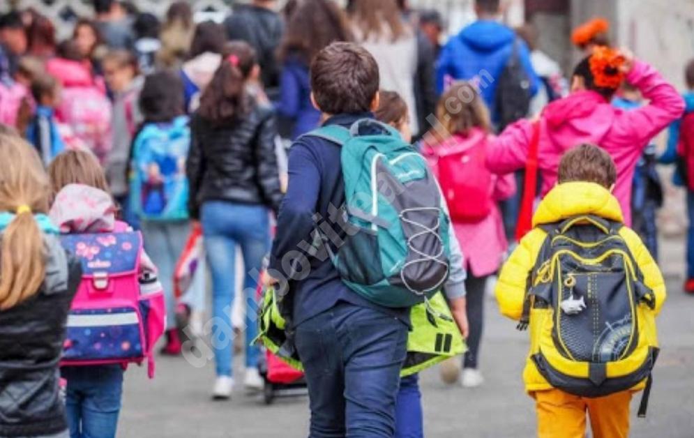 You are currently viewing ELEVII DEFAVORIZAȚI AR PUTEA PRIMI 500 DE LEI ANUAL PENTRU RECHIZITE ȘI HAINE