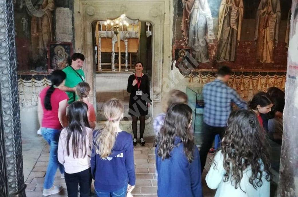 You are currently viewing PRIMĂRIA TÂRGOVIȘTE OFERĂ GHIZI SPECIALIZAȚI PENTRU PRINCIPALELE OBIECTIVE TURISTICE!