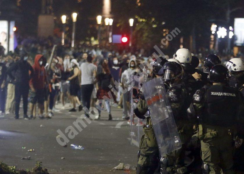 You are currently viewing Serbia: Autoritățile renunță la reimpunerea restricțiilor