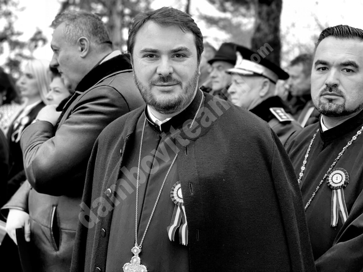 You are currently viewing Unii uită că sunt trecători și că patria-i eternă! – Pr. Vicar eparhial Ionuț Ghibanu
