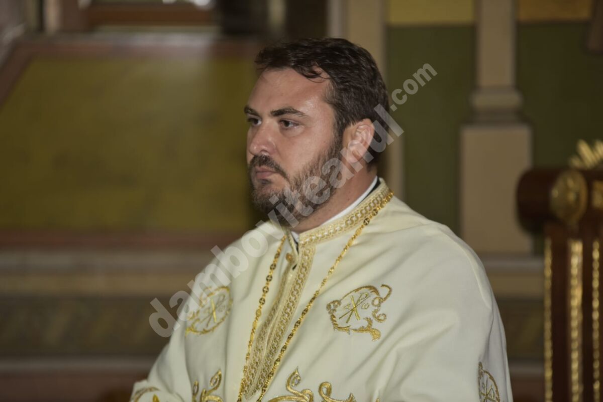 You are currently viewing Pr. Vicar Eparhial Ionuț Ghibanu, mesaj dur pentru politicienii, autorităţile publice și șefii de deconcentrate care au lipsit de la sărbătoarea Sfântului Ierarh Nifon!