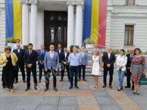 Read more about the article PNL ȘI-A LANSAT CANDIDAȚII LA PRIMĂRIE ȘI CONSILIUL LOCAL TÂRGOVIȘTE