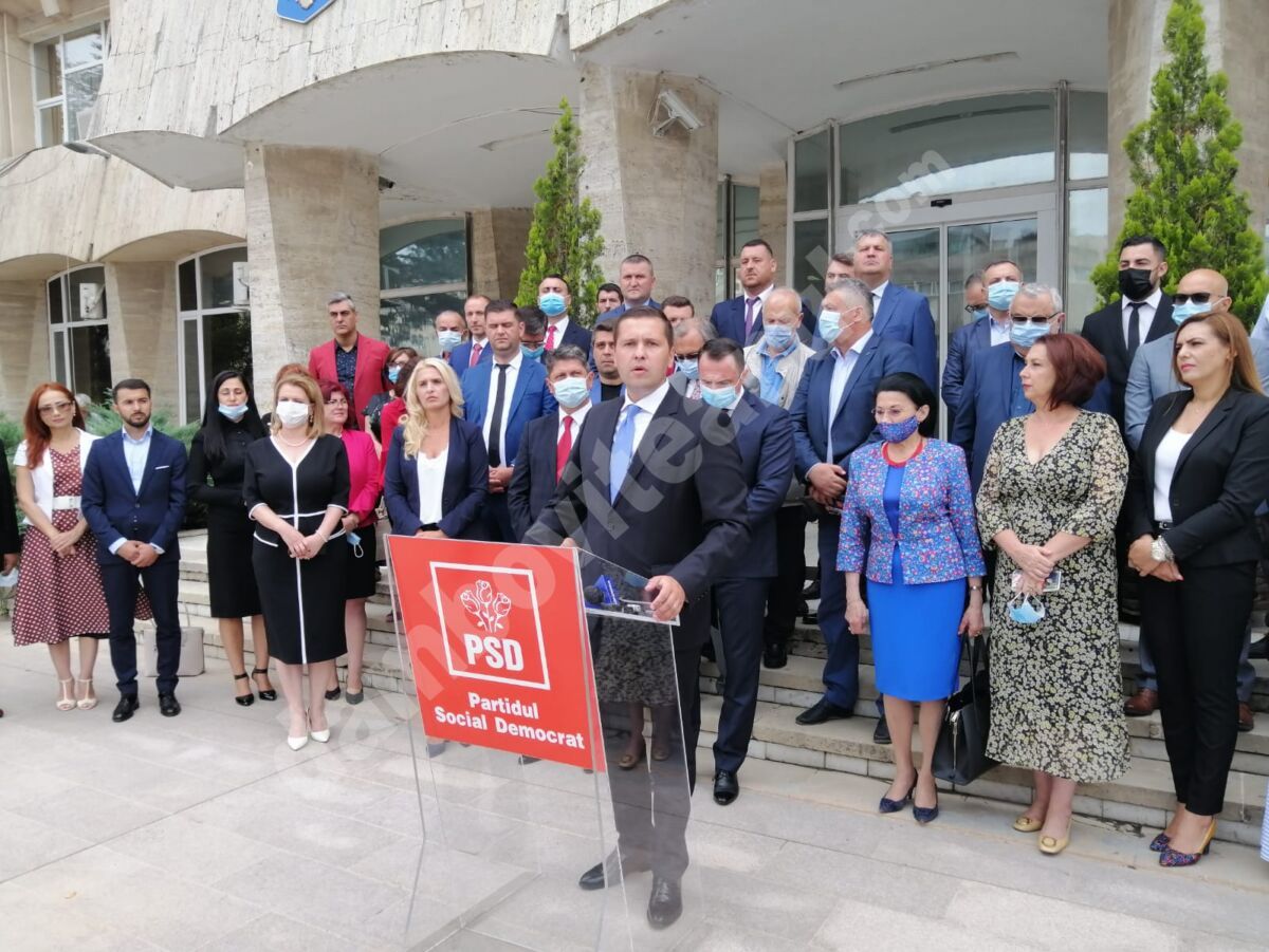 You are currently viewing LISTĂ IMPRESIONANTĂ LA PSD DÂMBOVIŢA! FOSTUL PREFECT, 2 FOȘTI SECRETARI DE STAT ȘI UN CONSILIER DE STAT ÎN ECHIPA DE CONSILIERI JUDEȚENI A LUI CORNELIU ȘTEFAN!