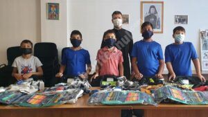 Read more about the article RECHIZITE ÎN DAR PENTRU COPII, DIN PARTEA ARHIEPISCOPIEI TÂRGOVIȘTEI