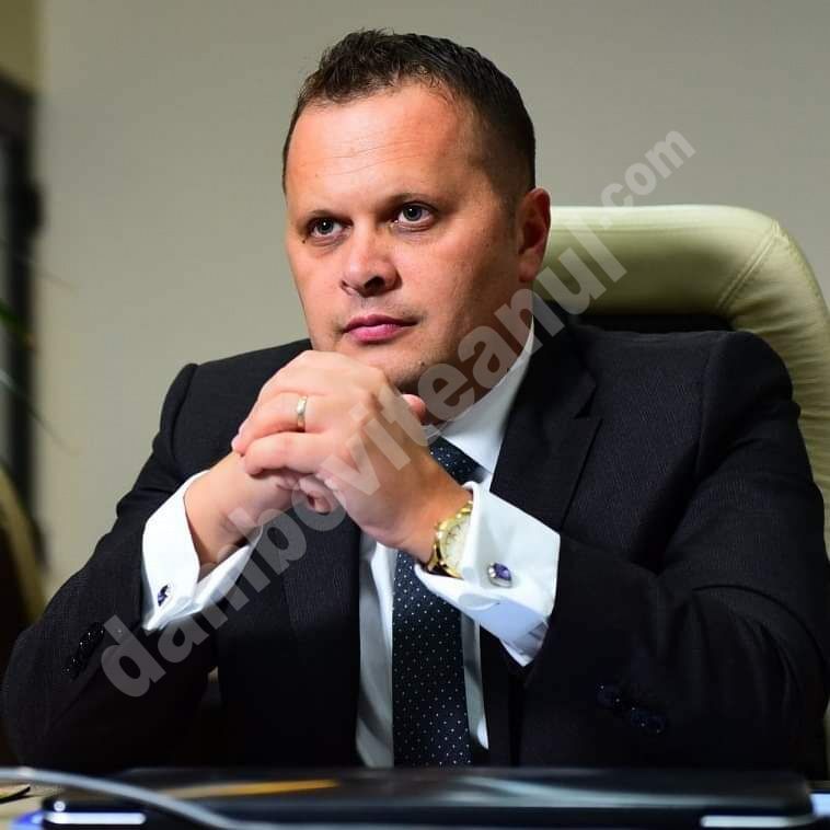 You are currently viewing Avocatul Gabriel Cioacă se oferă să fie moderator pentru dezbaterea dintre candidații la Primăria Târgoviște și are și spațiu potrivit