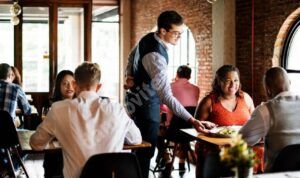 Read more about the article DÂMBOVIȚA: ACTIVITĂŢILE ECONOMICE DE TIPUL RESTAURANTELOR ŞI CAFENELELOR SE POT RELUA ÎN INTERIORUL CLĂDIRILOR