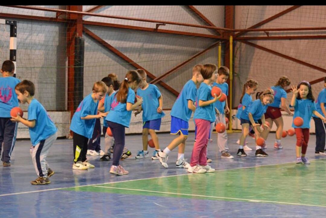 You are currently viewing Guvernul acordă un voucher de 300 de lei pentru copiii legitimați la un club sportiv