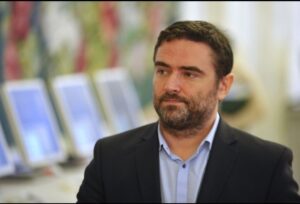 Read more about the article Liviu Pleșoianu acuză PNL că vrea alegeri acum pentru că scad în sondaje