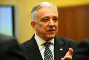 Read more about the article Mugur Isărescu: Datoria externă a României a crescut cu 9,61 miliarde euro, în numai șapte luni