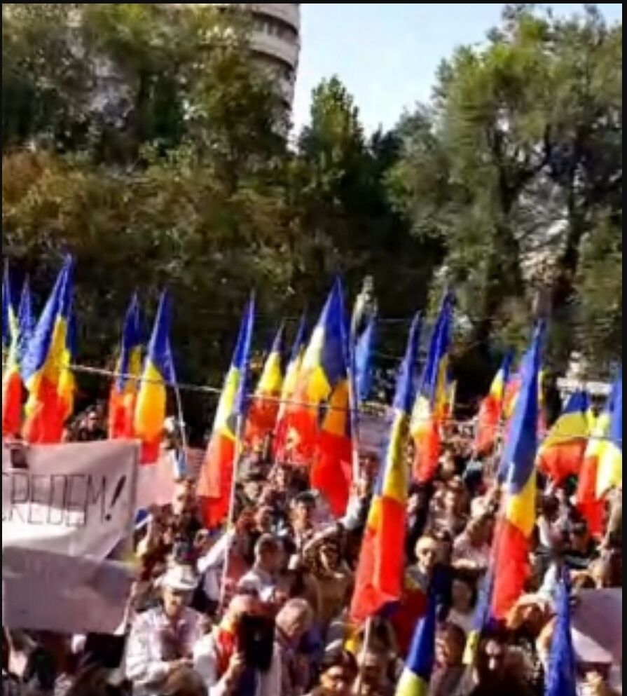 You are currently viewing Acum la București: Miting împotriva obligativității purtării măștii de protecție la școală