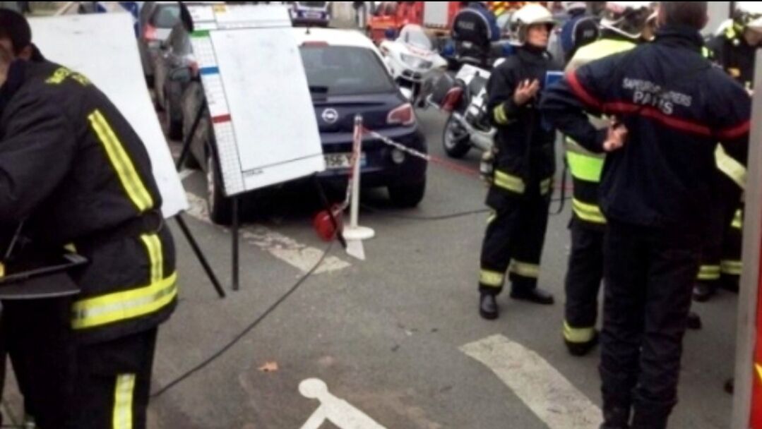You are currently viewing Cel puțin patru persoane au fost înjunghiate la Paris, în apropiere de fosta redacție a revistei Charlie Hedbo