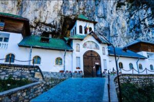 Read more about the article PEŞTERA IALOMIŢEI ÎŞI MODIFICĂ  PROGRAMUL DE VIZITARE