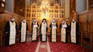 Read more about the article TREI TINERI PREOȚI AU FOST HIROTESIȚI DUHOVNICI, LA PARACLISUL MITROPOLITAN DIN TÂRGOVIȘTE