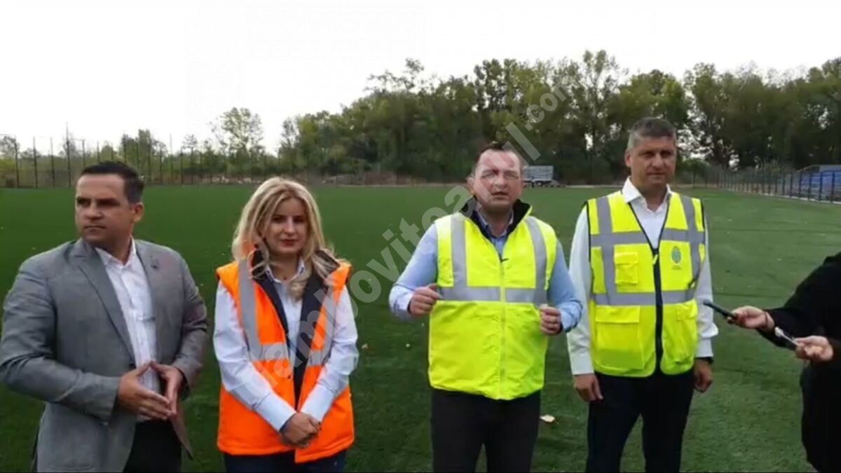You are currently viewing Investițiile în infrastructura sportivă continuă la Târgoviște. Este aproape finalizată și baza de antrenament, cu teren sintetic, pentru micii fotbaliști