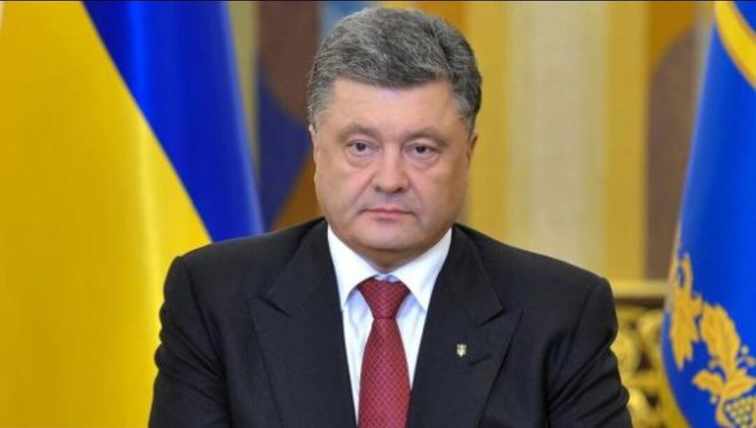You are currently viewing Petro Poroşenko, testat pozitiv pentru COVID-19, a fost spitalizat cu dublă pneumonie