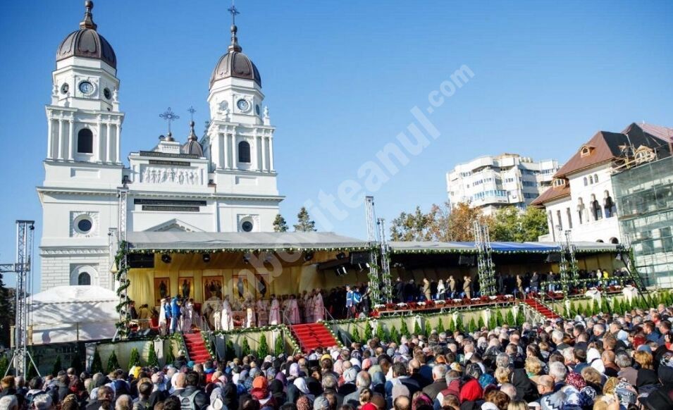 You are currently viewing ULTIMĂ ORĂ! RACLA CU MOAȘTELE SF. PARASCHEVA NU VA MAI FI SCOASĂ SPRE ÎNCHINARE!