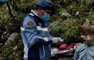 Read more about the article DÂMBOVIȚA: Un copil accidentat a fost ajutat de jandarmii montani