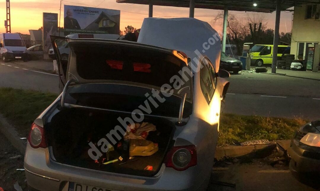 You are currently viewing ACCIDENT RUTIER LA NISIPURI! DOUĂ AUTOMOBILE S-AU CIOCNIT!