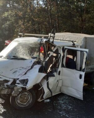 Read more about the article Argeș: Opt răniţi, în urma unui accident între un autocar cu 30 de pasageri şi o dubă în care se aflau şapte persoane