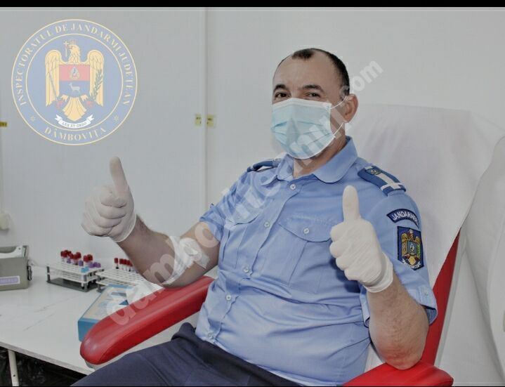 You are currently viewing Un jandarm dâmbovițean, vindecat de COVID-19, a donat plasmă