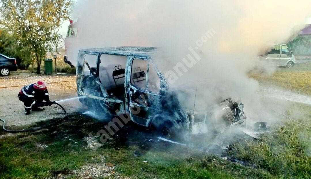 You are currently viewing DÂMBOVIȚA: Incendiu la o autoutilitară, în localitatea Potlogi