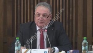 Read more about the article IOAN MARINESCU, ALUZII ȘI SĂGEȚI POLITICE:  Atunci când crezi că ajungi singur pe scaune înalte, viața te lasă … singur!