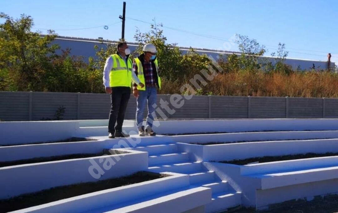 You are currently viewing TÂRGOVIȘTE: NOUL PARC DE LÂNGĂ GARĂ PRINDE CONTUR! AU FOST PLANTAȚI PRIMII ARBORI!