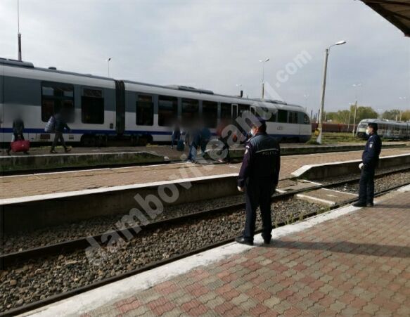 You are currently viewing Acțiuni ale polițiștilor dâmbovițeni în stațiile de cale ferată și în trenuri