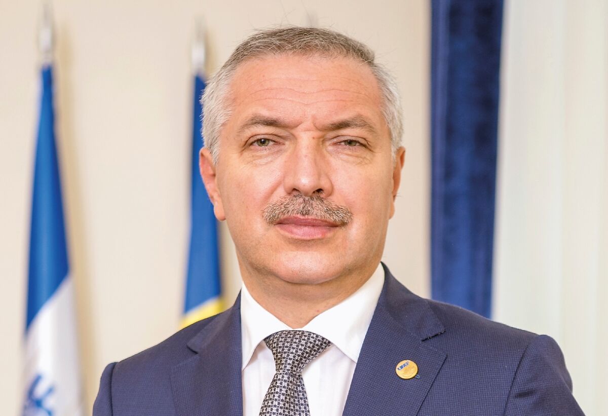 You are currently viewing Leonard Azamfirei, rectorul UMF din Târgu Mureş, s-a alăturat PSD și va fi pe lista pentru alegerile parlamentare