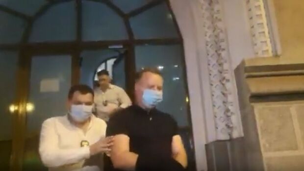 You are currently viewing Laurențiu Baranga, fostul preşedinte al Oficiului de Prevenire şi Combatere a Spălării Banilor, a fost reținut de poliţie