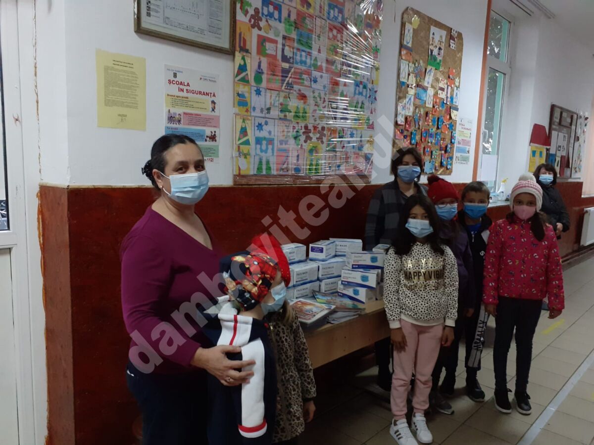You are currently viewing DONAȚIE DE MĂȘTI ȘI AUXILIARE DIDACTICE  PENTRU ELEVI AI UNOR PAROHII DIN PROTOIERIA GĂEȘTI