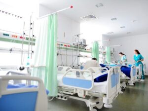 Read more about the article În spitalele din judeţul Argeş nu mai sunt locuri pentru pacienţii cu COVID-19. Se amenajează vechiul corp al spitalului din Mioveni