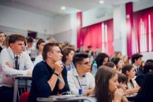 Read more about the article Consiliul Național al Elevilor dezaprobă închiderea școlilor în toată țara și propune programe de testare pentru elevi