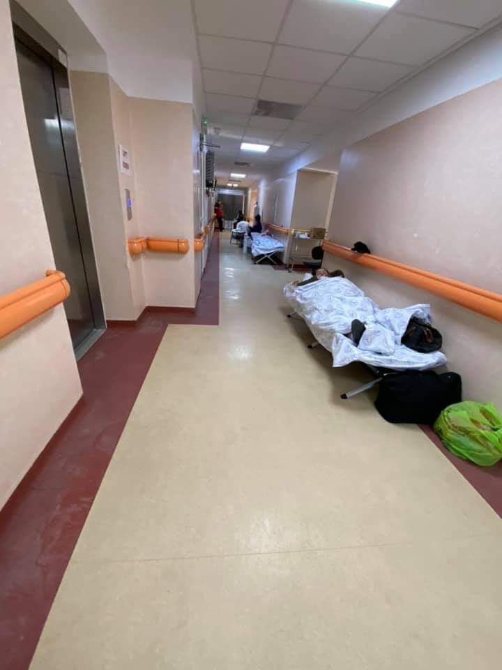 You are currently viewing La Spitalul Matei Balș pacienții sunt tratați pe holuri pentru că nu mai sunt locuri în saloane