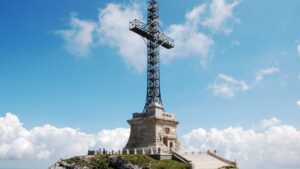 Read more about the article MITROPOLITUL NIFON VA RESFINȚI CRUCEA DE PE CARAIMAN