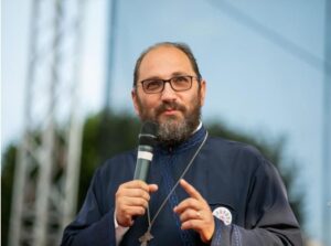 Read more about the article PĂRINTELE CONSTANTIN NECULA SUSȚINE CANDIDATURA LUI FLORIAN BICHIR PENTRU SENATUL ROMÂNIEI