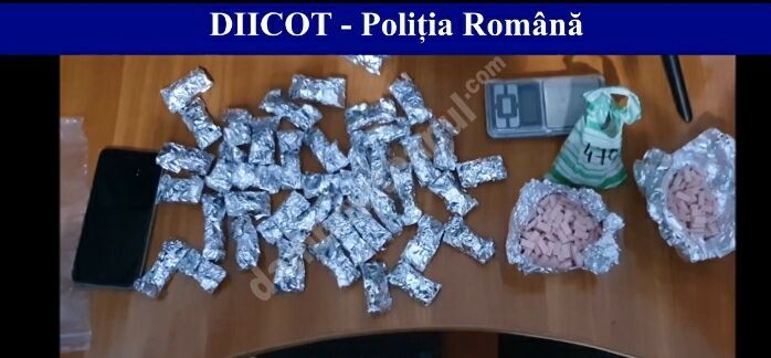 You are currently viewing PROCURORII DIICOT AU EFECTUAT PERCHEZIȚII LA MAI MULTE PERSOANE ACUZATE DE TRAFIC CU DROGURI DE MARE RISC