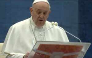 Read more about the article Papa Francisc s-a rugat pentru victimele incendiului de la Piatra Neamț