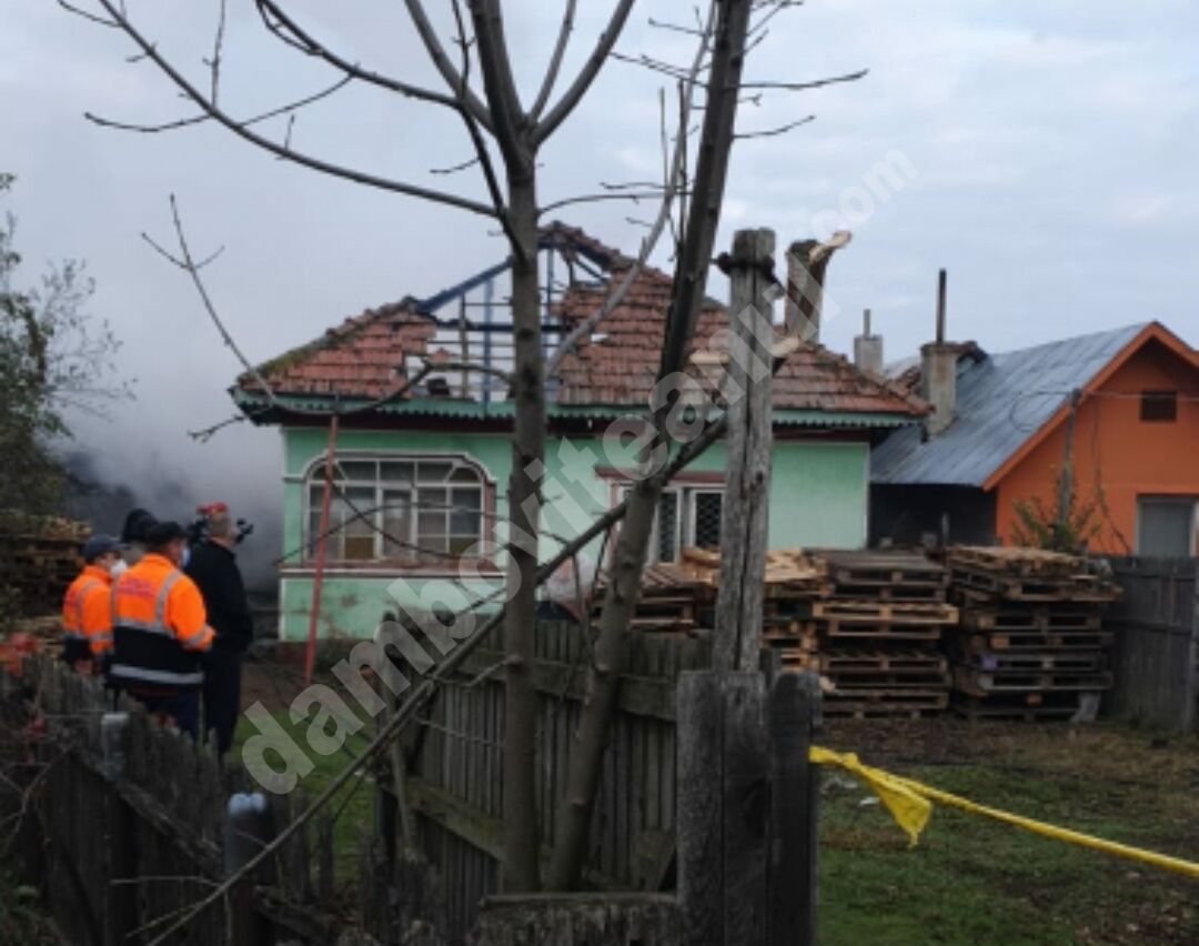 You are currently viewing O LOCUINȚĂ DIN LOCALITATEA CROVU A LUAT FOC! SE PARE CĂ O PERSOANĂ A DECEDAT!