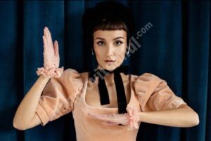 Read more about the article Gabriela Atanasov (Sweet Paprika) lansează podcastul „Povești total irelevante”